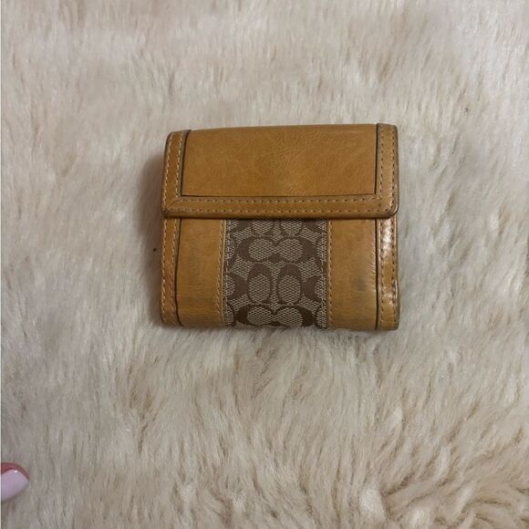 Vintage Coach Tan and Brown Signature Wallet - Picture 3 of 6